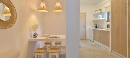 Niriis Family Studio Thoe | Batsi Andros
