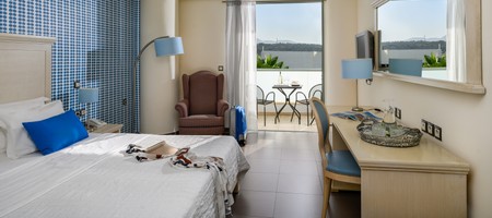 Junior Suite with balcony & view