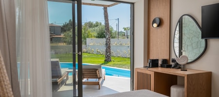 Swim-up Luxury Room