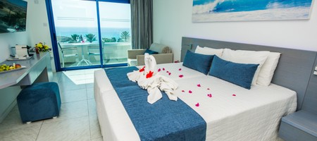 Twin or Double Deluxe Room with Sea View