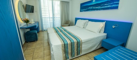 Superior Side Sea View - Two Twin Rooms with Interconnecting Door
