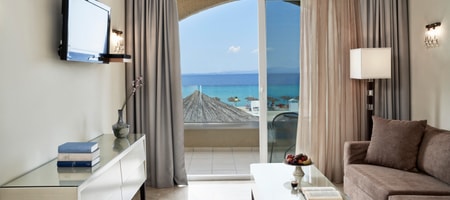 One-Bedroom Suite Sea View