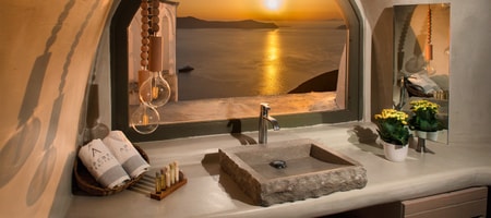 Executive Cave Suite outdoor jacuzzi