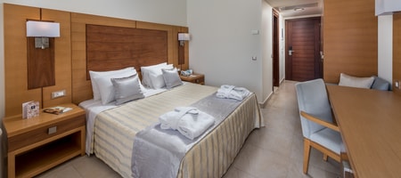 Junior Suite Sharing Pool Sea View