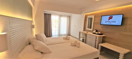 Deluxe Family 2 Pool Area