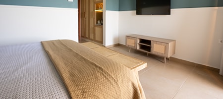 Deluxe Standard Room with Side Sea View