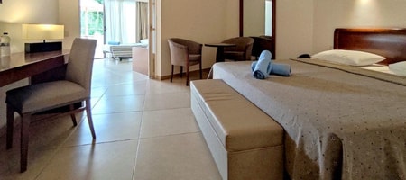 Family Room with Garden View