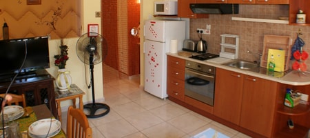 GROUND FLOOR STUDIO APARTMENT