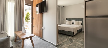 Junior Suite with Jetted Tub / Marble