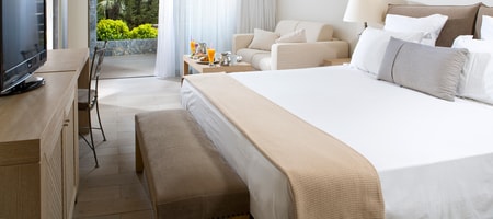 Sharing Pool Junior Suite