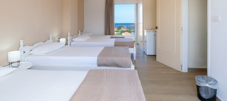 Superior Quadruple with single beds