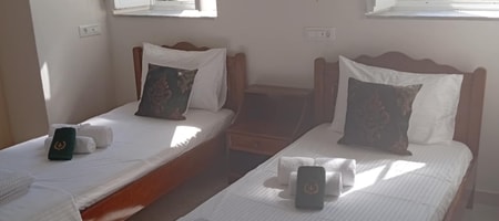 EFROSINI room with 2 single beds
