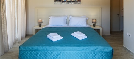 Standard Double Room With Pool / Harbour View