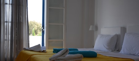 Sea view room with double bed or two beds