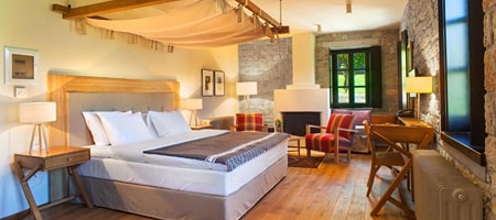 Honeymoon Suite with Outdoor Jacuzzi