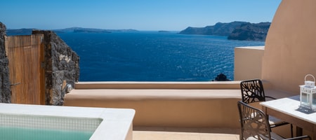 Deluxe Cave Villa with Private Outdoor Hot Tub with Jets