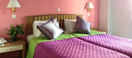 TWIN ROOM