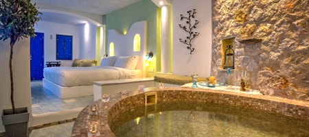 Honeymoon Suite with couples Jaccuzi and spacious private balcony with sea/caldera/volcano view
