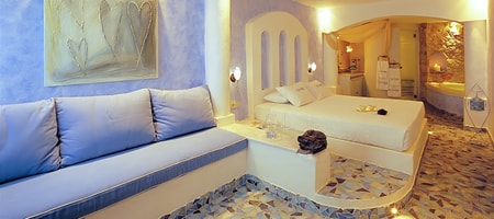 Senior Suite with indoor couples Jacuzzi and private balcony with sea/caldera/volcano view