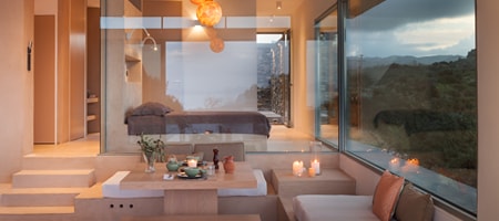 Valley Retreat with courtyard Hot Tub & Sea Views
