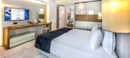 Executive Suite with Two Bedrooms Pool or Sea view