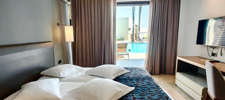 Executive Suite with Two Bedrooms Swim-up with Sharing Pool