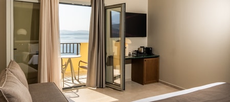 Deluxe Suite with Panoramic Sea View
