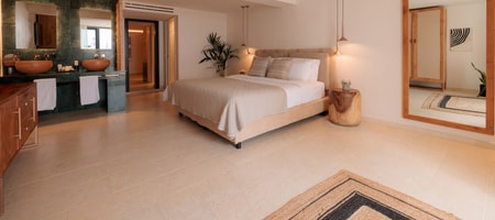 Friends & Family 2 Bedroom Suite with Private Pool & Surrounding View