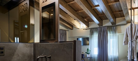 Attic Room with Outdoor Hot Tub