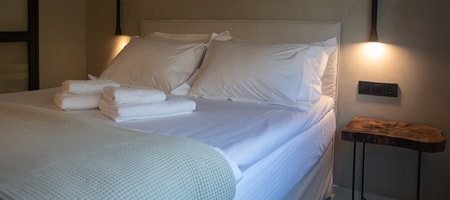 302 Queen Bed Studio