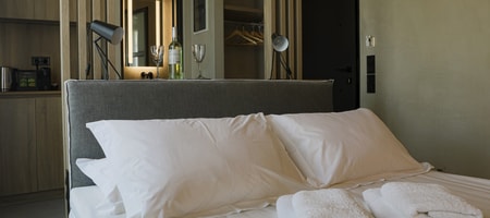304 Queen Bed Studio