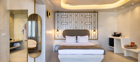 Honeymoon Suite with outdoor jacuzzi
