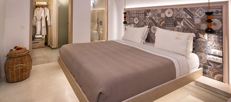 Junior Suite indoor jacuzzi shared balcony