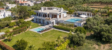 Azatis Luxury Villa