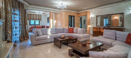 7 Bedroom Holiday Home
