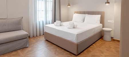 09 Iris Suite (with Parking)