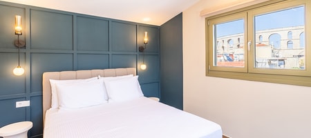 12 Uranus Suite (with Parking)