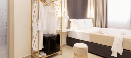 Suite with Bathtub