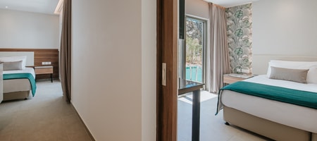 One Bedroom Family Swim up