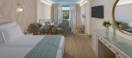 Junior Suite with Garden View