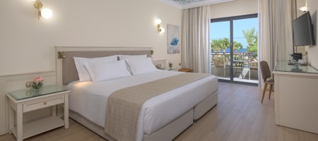 Superior Family Suite with Sea View Signature Collection