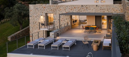 3-bedroom villa with sea view and private pool
