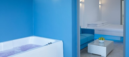 Comfort Room with Jetted Tub & Pool View - 20m²