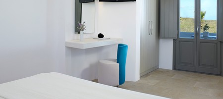Superior Room with Jetted Tub & Pool View - 28m²