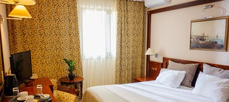 Economy Double room with window (semi-basement floor)