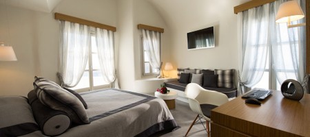 Honeymoon Suite with Outdoor Heated whirlpool and Caldera and Sunset view