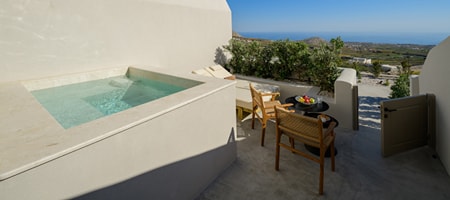 Elegant Suite with Hot Tub and Sea View