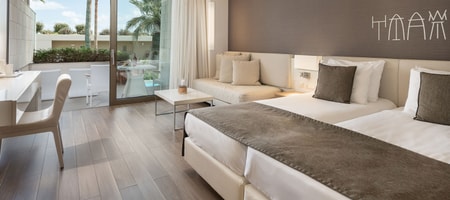 Deluxe Room Shared Pool