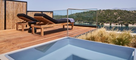 Chill Out Unobstructed  Sea View Suite - Mini Jet Tub
