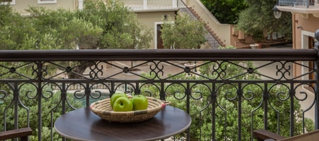 Suite with Courtyard View No 105